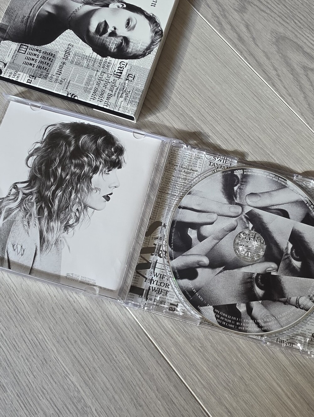 Taylor Swift Reputation CD Album - Picture 3 of 4